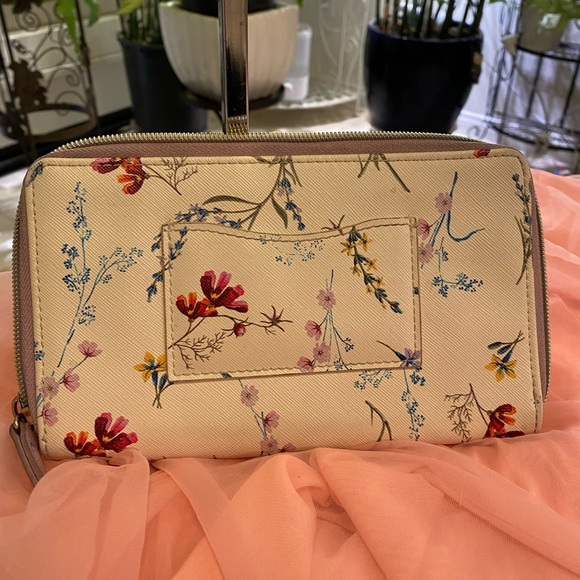 BEAUTIFUL FLORAL WALLET - Picture 2 of 7